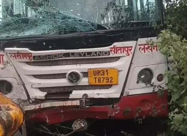 रोडवेज बस की टक्कर से उड़े वैन के परखच्चे-आमने सामने की भिड़ंत-5 की मौत