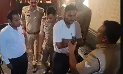 डार्क रूम कैफ़े पर छापेमारी- तहखाने में कम उम्र के छात्र छात्राएं डार्क रूम कैफ़े पर छापेमारी- तहखाने में कम उम्र के छात्र छात्राएं