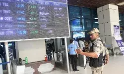 एयरपोर्ट पर लगा संदिग्ध हाथ- इंडियन मुजाहिदीन का मिला आई कार्ड एयरपोर्ट पर लगा संदिग्ध हाथ- इंडियन मुजाहिदीन का मिला आई कार्ड