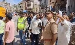 पदमश्री के घर पर चला बाबा का बुलडोजर- 5 JCB ने तोड़े 13 मकान व दुकान पदमश्री के घर पर चला बाबा का बुलडोजर- 5 JCB ने तोड़े 13 मकान व दुकान