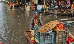 लौटता मानसून मचा रहा तबाही- भारी बारिश में कॉलोनिया डूबी लौटता मानसून मचा रहा तबाही- भारी बारिश में कॉलोनिया डूबी