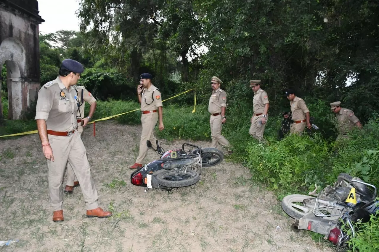 1 लाख के ईनामी नईम को पुलिस ने पीतल से निपटाया- SSP ने भी की कॉम्बिंग 1 लाख के ईनामी नईम को पुलिस ने पीतल से निपटाया- SSP ने भी की कॉम्बिंग
