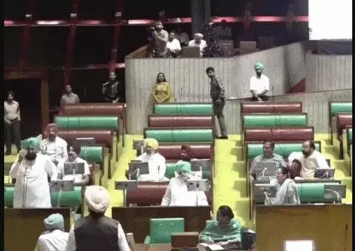 विधानसभा में हंगामा- सदन करना पड़ा स्थगित- आरोपों की बौछार