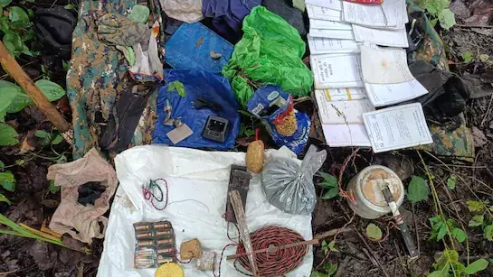 जंगलों से सुरक्षा बलों ने बरामद किया भारी मात्रा में नक्सल डंप