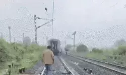 ट्रेन के AC कोचों ने दो राज्यों में छोड़ा इंजन का साथ ट्रेन के AC कोचों ने दो राज्यों में छोड़ा इंजन का साथ