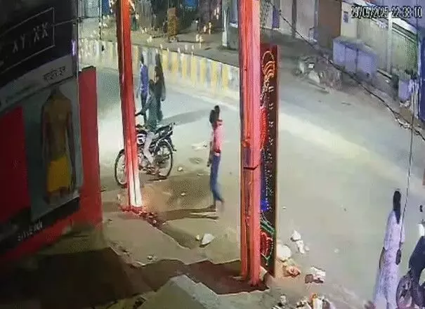 बाइक टकराने के विवाद में 11वीं के छात्र की हत्या- शव सड़क पर रखा बाइक टकराने के विवाद में 11वीं के छात्र की हत्या- शव सड़क पर रखा