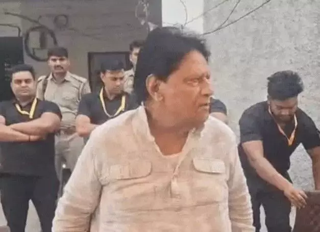 सपा सांसद हाउस अरेस्ट- एटा इटावा के सांसदों को भी रोका-पुलिस का जमावड़ा
