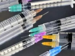 नशे के सौदागर के कब्जे से इतने नशीला इंजेक्शन जब्त