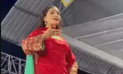 दशहरा मेले में डांसर सपना चौधरी की परफॉर्मेंस के दौरान गिरा पंडाल दशहरा मेले में डांसर सपना चौधरी की परफॉर्मेंस के दौरान गिरा पंडाल