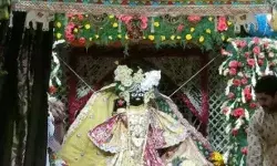 भक्तों के और नजदीक आए भगवान- श्री बांके बिहारी के दर्शन के लिए.. भक्तों के और नजदीक आए भगवान- श्री बांके बिहारी के दर्शन के लिए..