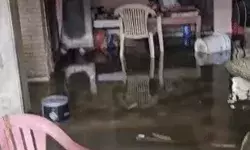 खुद के घर में भरा पानी तो बीजेपी MLA के बेटे ने अपलोड की वीडियो खुद के घर में भरा पानी तो बीजेपी MLA के बेटे ने अपलोड की वीडियो