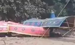 रावण कुंभकरण मेघनाथ के पुतलों पर टूटा आंधी का कहर रावण कुंभकरण मेघनाथ के पुतलों पर टूटा आंधी का कहर