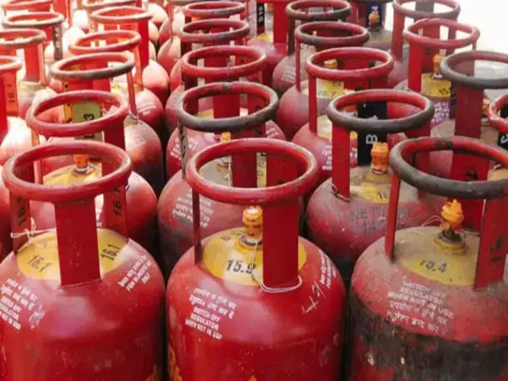 तेल विपणन कंपनियों ने की वाणिज्यिक एलपीजी सिलेंडर की कीमतों मे बढ़ोतरी
