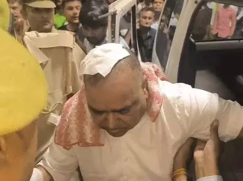 चर्चित पूर्व मंत्री गायत्री पर जानलेवा हमला-लोहे की पटरी से फोड़ा खोपरा