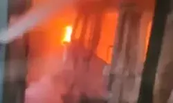 दो दुकानों में लगी आग की चपेट में आकर बोलेरो भी हुई जलकर राख दो दुकानों में लगी आग की चपेट में आकर बोलेरो भी हुई जलकर राख