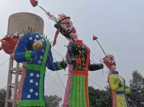 दहन से पहले ही टूटी रावण एवं कुंभकरण की गर्दन- लटकी एक तरफ