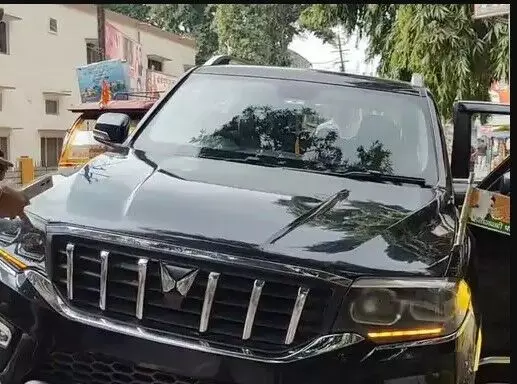 सपा नेता की हूटर लगी गाड़ी सीज- IG ने खुद रूकवाई थी गाड़ी