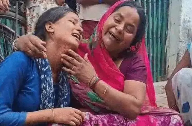 दुर्गा प्रतिमा दर्शन को निकले 6 दोस्तों को ट्रक ने कुचला- चार की मौत