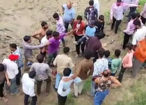 देवी प्रतिमा विसर्जन के दौरान हादसा- नदी में गिरी ट्रैक्टर ट्रॉली-कई..