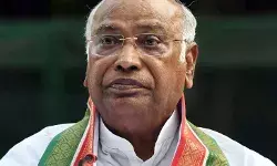 शास्त्री की रखी विकास की नींव हमारी समृद्धि का आधार- खरगे शास्त्री की रखी विकास की नींव हमारी समृद्धि का आधार- खरगे