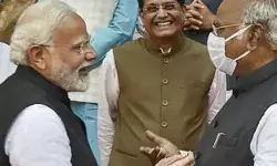 PM मोदी ने फोन कॉल कर मल्लिकार्जुन से पूछा स्वास्थ्य का हाल चाल