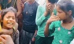 मनपसंद सब्जी नहीं बनाने पर हंसिया से काट डाली पत्नी की गर्दन- लाश के.. मनपसंद सब्जी नहीं बनाने पर हंसिया से काट डाली पत्नी की गर्दन- लाश के..