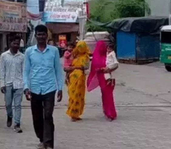 दादी को भी चढ़ा इश्कबाजी का शौक- बॉयफ्रेंड के साथ भागी दादी ले गई....