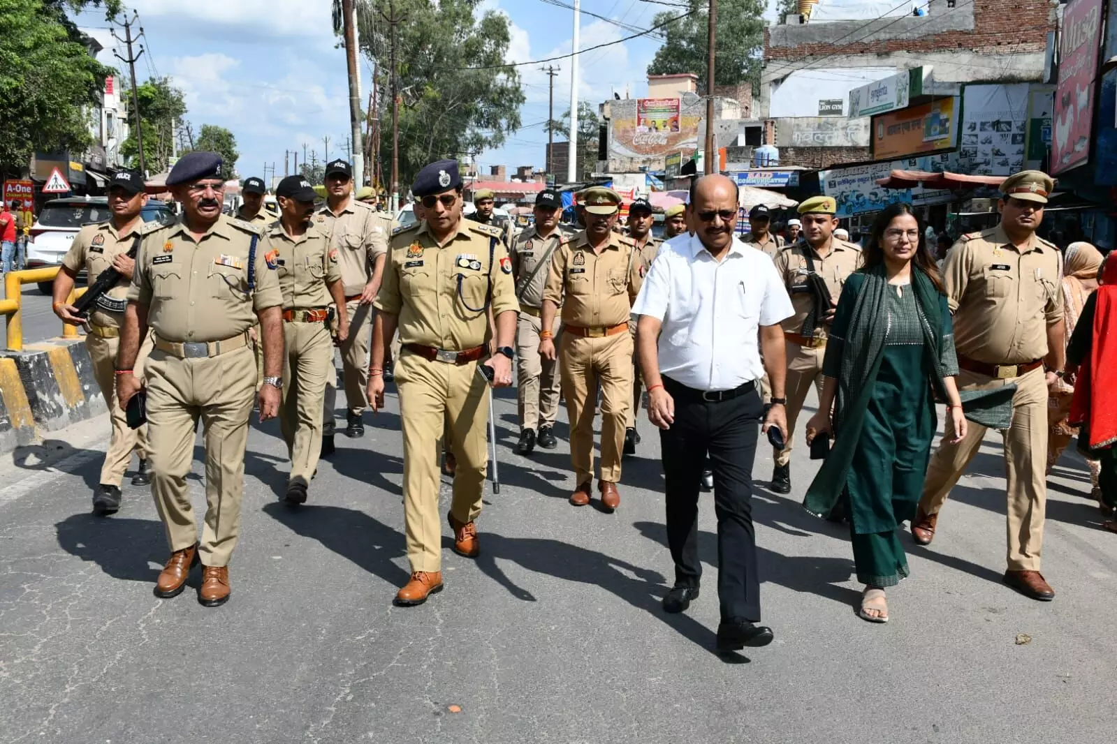 जुम्मे की नमाज को लेकर सतर्क रही पुलिस- डीएम SSP खुद उतरे सड़क पर