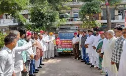 अखिलेश की प्रेरणा से सपाईयों ने बाढ़ पीड़ितों को भेजी राहत सामग्री