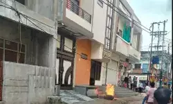 खाना बनाते समय लगी गैस सिलेंडर में आग- देखते ही देखते बुरी तरह भड़की.. खाना बनाते समय लगी गैस सिलेंडर में आग- देखते ही देखते बुरी तरह भड़की..