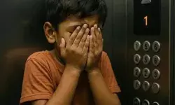 तीसरी और चौथी मंजिल के बीच फंसी लिफ्ट में 12 साल के लड़के की मौत तीसरी और चौथी मंजिल के बीच फंसी लिफ्ट में 12 साल के लड़के की मौत
