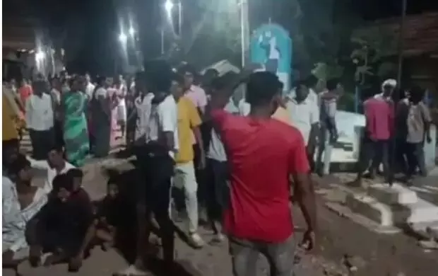 लगे आई लव मोहम्मद के नारे-रुट बदल निकाला जुलूस- बरसे पत्थर