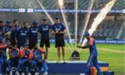 ट्रॉफी विवाद पर फैंस ने डिविलियर्स को लिया रिमांड पर- बोले पैसों..