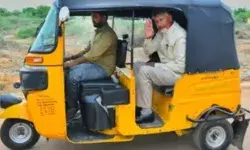 सरकार हुई मेहरबान- ऑटो कैब चालकों को देगी रुपए 15000 सरकार हुई मेहरबान- ऑटो कैब चालकों को देगी रुपए 15000