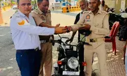 30 साल की साइकिल ड्यूटी के बाद सम्मान में मिली चीज देख छलके आंसू 30 साल की साइकिल ड्यूटी के बाद सम्मान में मिली चीज देख छलके आंसू