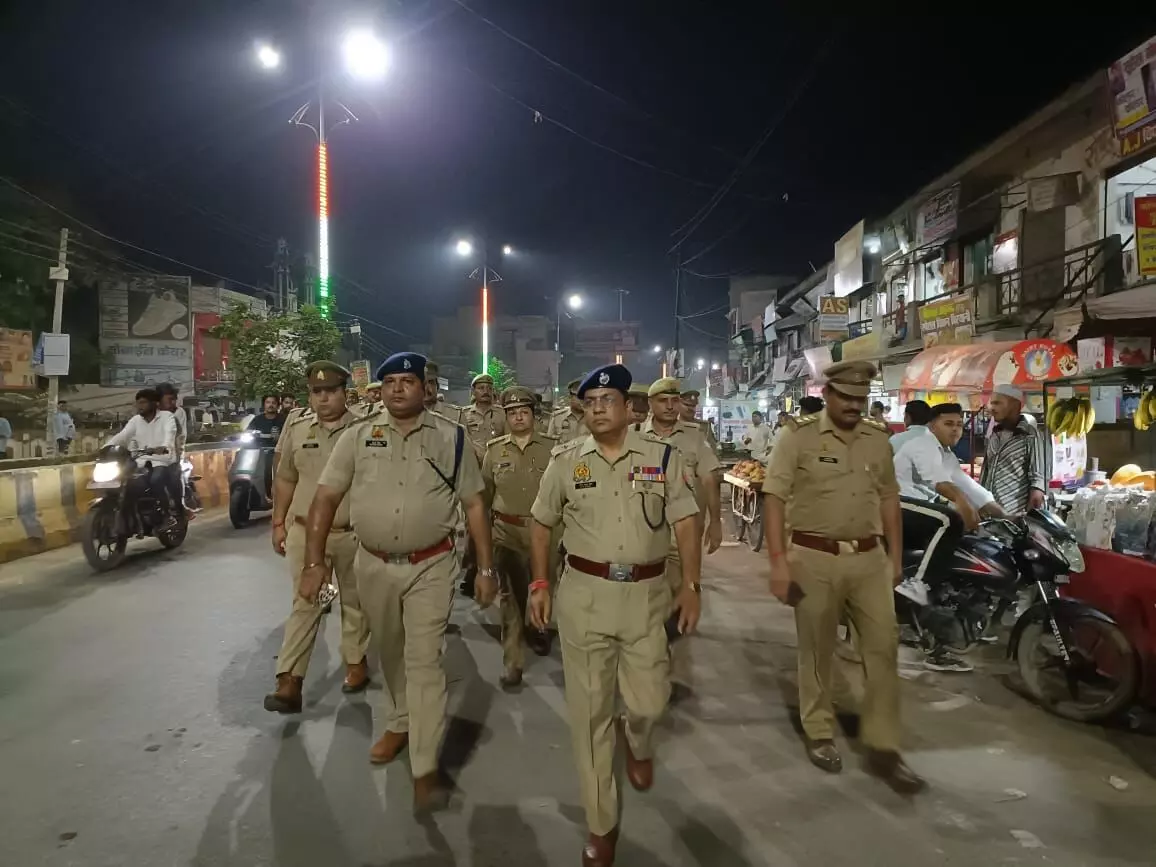 कप्तान ने किया पैदल गश्त- क्षेत्रवासियों की समस्याएं भी जानी