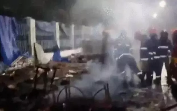 विसर्जन के दौरान हिंसा- गाड़ियां जलाई- दुकानों में तोड़फोड़-कर्फ्यू