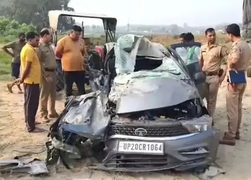हाईवे पर हादसा- तेज रफ्तार ट्रक के साथ कार की टक्कर-दो लोगों की..