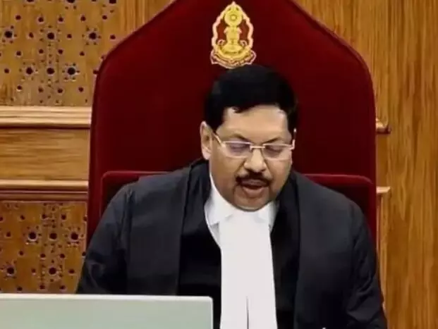 CJI पर अटैक की कोशिश- वकील ने किया जूता फेंकने का प्रयास