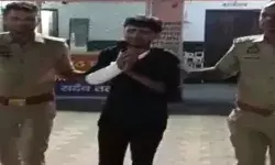 कुदरत का इंसाफ- जिस हाथ से किशोरी को छेड़ा- टूट गया सौहदे का वही हाथ कुदरत का इंसाफ- जिस हाथ से किशोरी को छेड़ा- टूट गया सौहदे का वही हाथ