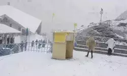 केदारनाथ हेमकुंड साहिब में बर्फबारी-बद्रीनाथ की चोटियां भी बर्फ से ढकी केदारनाथ हेमकुंड साहिब में बर्फबारी-बद्रीनाथ की चोटियां भी बर्फ से ढकी