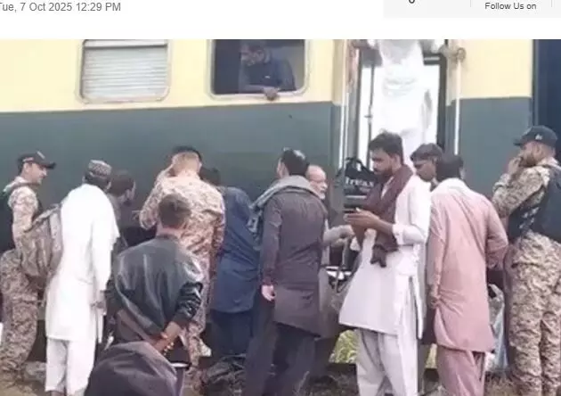 जाफर एक्सप्रेस ट्रेन पर फिर हमला- ब्लॉस्ट में ट्रैक से उतरे कई डिब्बे