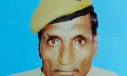 साइकिल पर सवार होकर जा रहा PRD जवान गश खाकर गिरा और फिर.. साइकिल पर सवार होकर जा रहा PRD जवान गश खाकर गिरा और फिर..