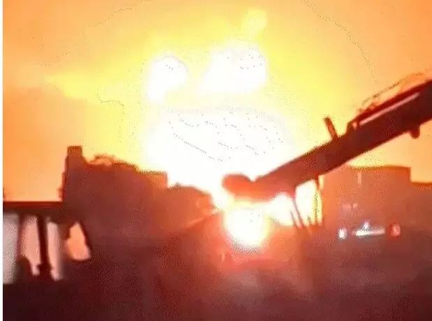 RTO की दहशत- खडे LPG सिलेंडर में घुसा टैंकर-2 घंटे हुए ब्लास्ट- एक....