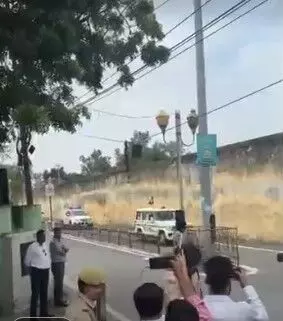 आजम की नाराज़गी- सांसद को रास्ते में ही उतारकर रामपुर पहुंचे अखिलेश