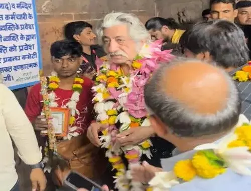 बॉलीवुड के बुरे आदमी पहुंचे बांके बिहारी की शरण में- कदंब पाइप की..