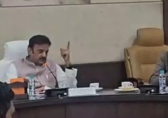 बैठक में जब खुलने लगी पोल तो डिप्टी चीफ मिनिस्टर ने बंद कराया कैमरा बैठक में जब खुलने लगी पोल तो डिप्टी चीफ मिनिस्टर ने बंद कराया कैमरा
