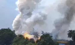 पटाखा फैक्ट्री में ब्लास्ट से आग- जिंदा जलकर 6 की मौत- पूरी तरह से.. पटाखा फैक्ट्री में ब्लास्ट से आग- जिंदा जलकर 6 की मौत- पूरी तरह से..