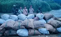 नावों की तलाशी में तस्करी का खुलासा- 31 लाख की सुपारी के साथ.. नावों की तलाशी में तस्करी का खुलासा- 31 लाख की सुपारी के साथ..