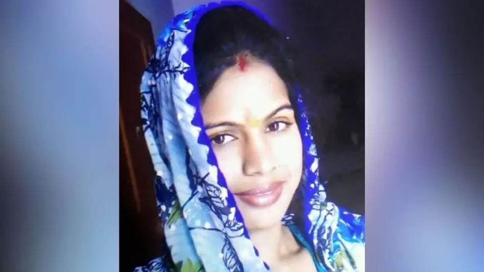 करवा चौथ से पहले सड़क हादसे में पत्नी की मौत, टूटा परिवार का उत्साह करवा चौथ से पहले सड़क हादसे में पत्नी की मौत, टूटा परिवार का उत्साह